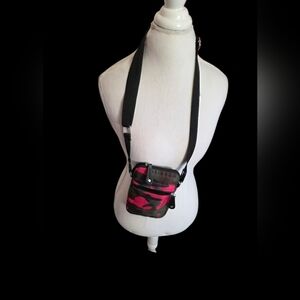 💕 Sondra Roberts Black Zippered Clutch ( NWOT)